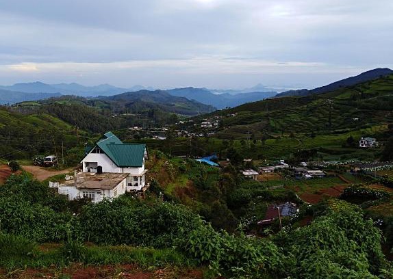 Nuwara Eliya House | White house