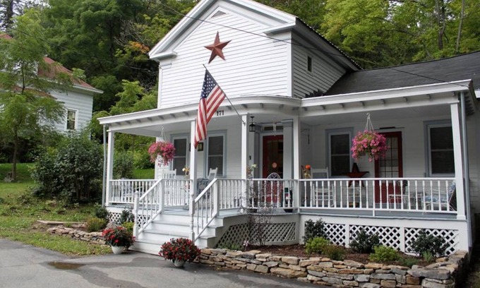 Town of Sharon House | White House on Main - Sharon Springs NY
