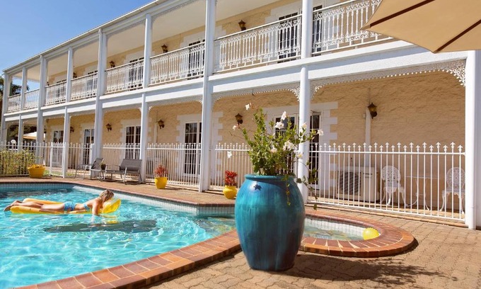West Mackay Hotel | White Lace Motor Inn