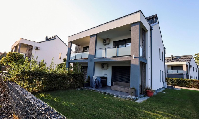 Verzej Apartment | White Mountain Apartments 5min. von der Therme Banovci Entfernt