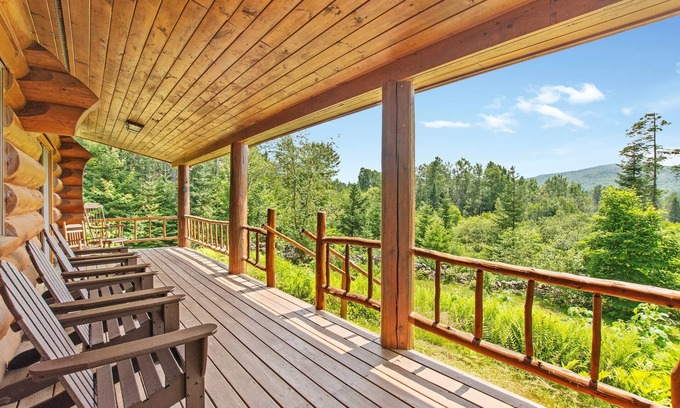 Dalton Cabin | White Mountains Log Cabin with Amazing Views