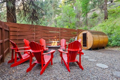 Naches House | White Pass Log Cabin Luxury Retreat