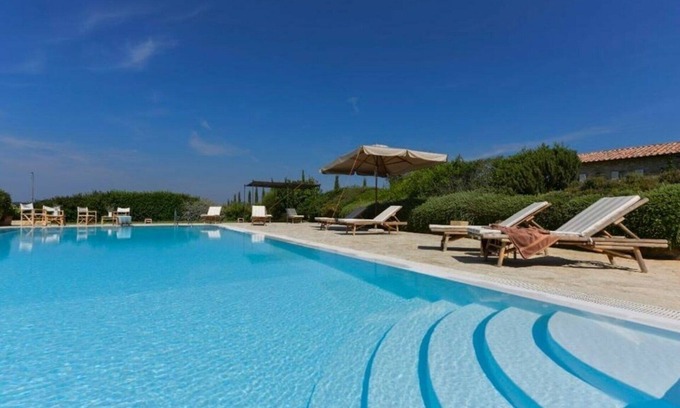 Magliano in Toscana Villa | White Retreat 17, prestigious rental villa with pool and amazing view over the hills and the vin.