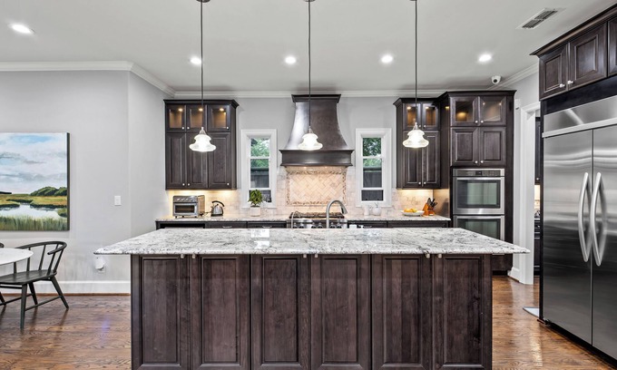 Lake Highlands House | White Rock Valley: Luxe 5-Bedroom Hideaway