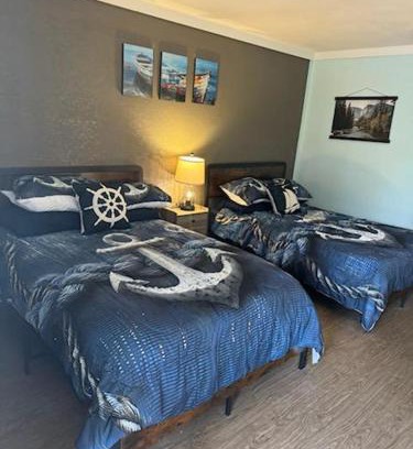 Centerville Hotel | White's Motel & Sports Lounge