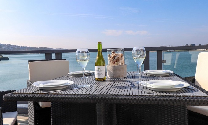 Y Felinheli Cottage | WHITE SAILS, pet friendly, country holiday cottage in Y Felinheli