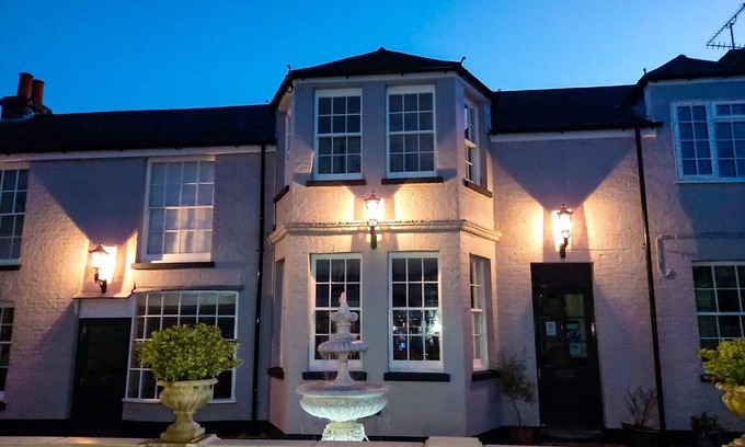 Westmarsh Bed & Breakfast | White Stag Lodge