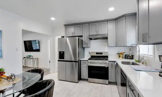 Monterey Park House | White Villa