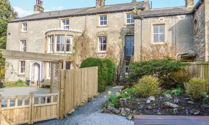 Giggleswick Cottage | WHITEFRIARS LODGE, family friendly, with a garden in Settle