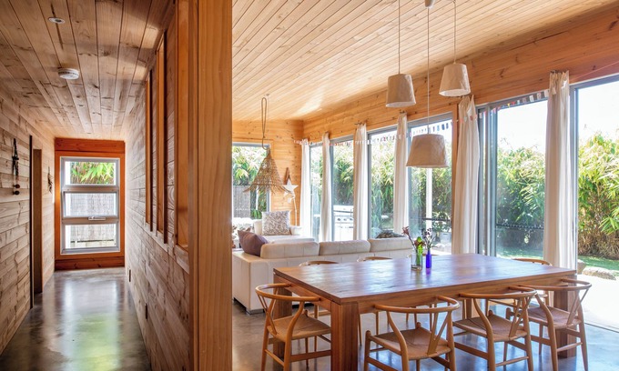 Manyana House | "Whiteleaf" Luxury. Linen included