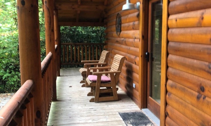 Oneida Cabin | Whitetail Hollow- 2 bedroom 1 bath