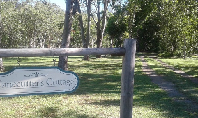 Airlie Beach House | Whitsunday Heritage Cutters Cottage