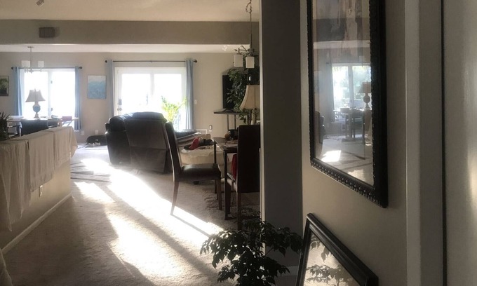 East Bloomington House | Whole home with spacious kitchen cozy fireplace by airport mall of American