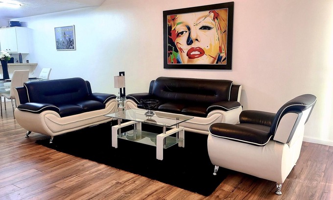 Callaway House | Why Hotel when you can HOME?
