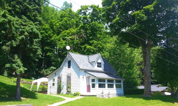 Port Albert Cottage | Wiffen Cottage located just a 3 minute walk to the sandy public beach!