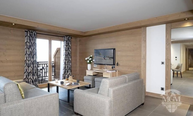 Les Eucherts Apartment | Wifi, 200m from shops, view valley, fitness, swimming pool, balcony, parking, tv, ski locker, 65m²