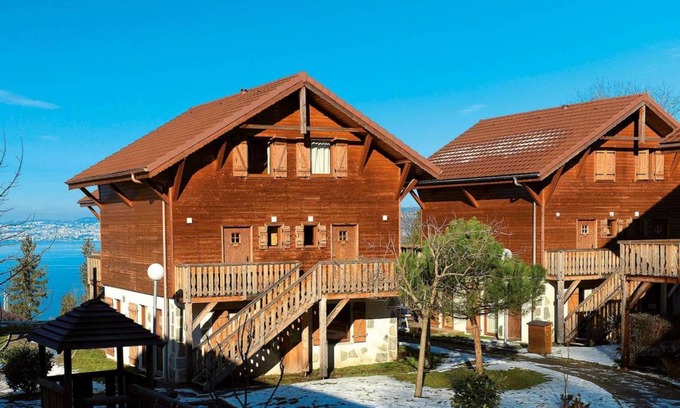 Evian-les-Bains Apartment | Wifi, fitness, swimming pool, terrace, parking, tv, 50-53m², Thollon les Mémises