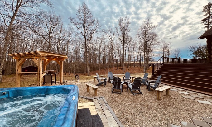 Heidelberg Cabin | WiFi, Hot Tub & Pets - Soulshine - Wooded Retreat in Red River Gorge, Kentucky!