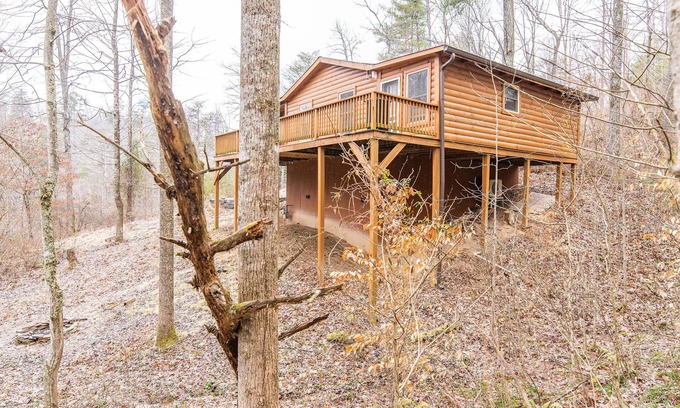 Campton Cabin | WiFi & Pet-Friendly - Eclectic Hillside - near Red River Gorge, Kentucky!