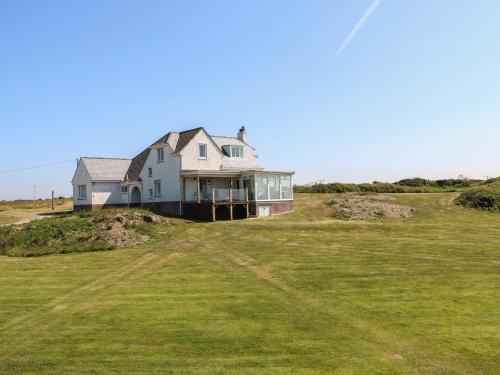 Caergeiliog House | Wig Carna