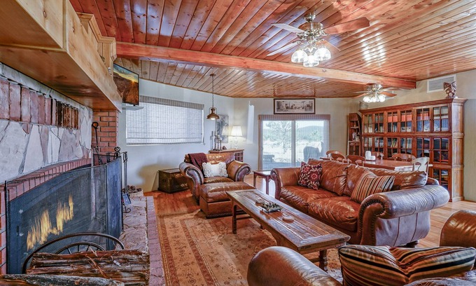 Parks House | Wild Bill Retreat | Treehouse | Acre of Fun | Near Grand Canyon & Williams