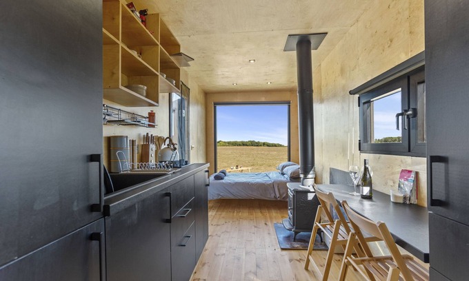 Denton Cabin | Wild Off-grid Cabin Near Canterbury ft Warm Wood fireplace
