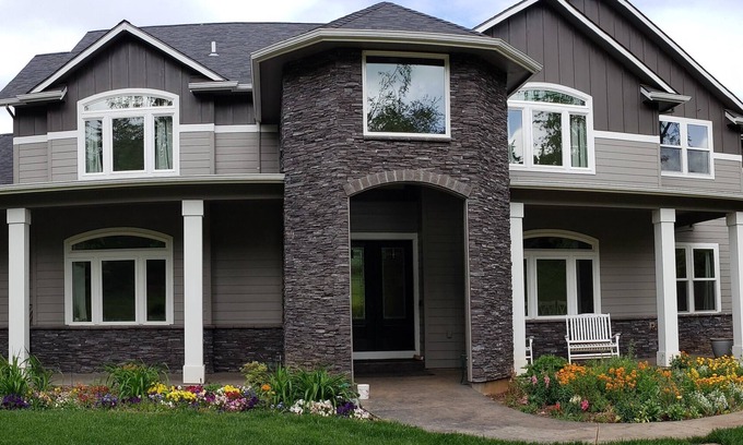 West Salem House | Wild woodland waterfowl wonderland!