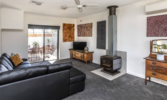 Araluen House | Wild Yam Artstay -Alice Springs