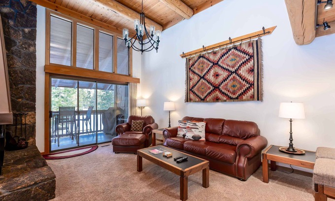 Sunriver Condo | WILD09 - Golf Course Condo, Close to Village, A/C, Bikes