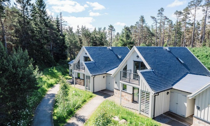 Alvie Cottage | WILDCAT LODGE, pet friendly, with open fire in Aviemore