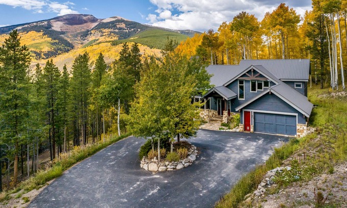 Crested Butte House | Wildcat Ridge! Spectacular 4 Bedroom Home on 35 Acres Minutes from Town!