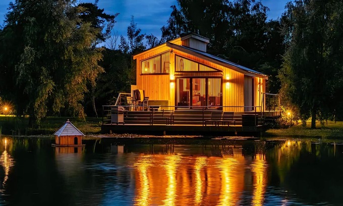 Frampton Ski Chalet | Wildflower Lakeside Lodge