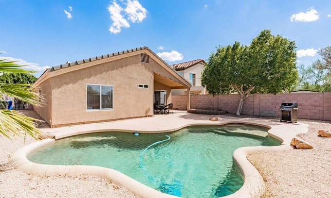 Parkwood Ranch House | Wildrose Retreat, Adventure, Golf, Pool, BBQ