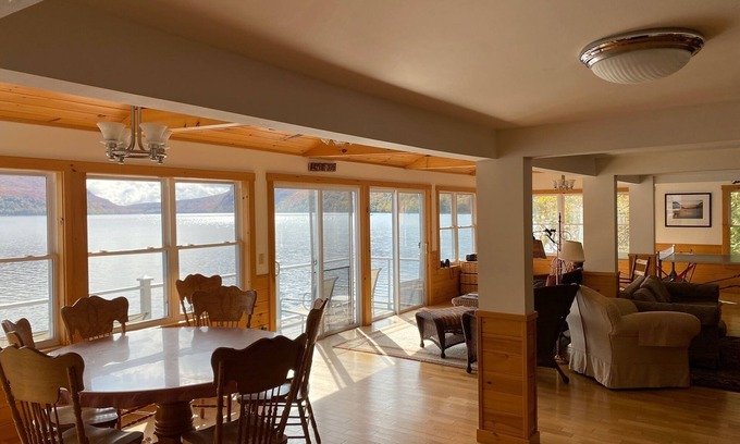 Barton House | " Willogap" Lakefront house great mountain views close to two major ski area's
