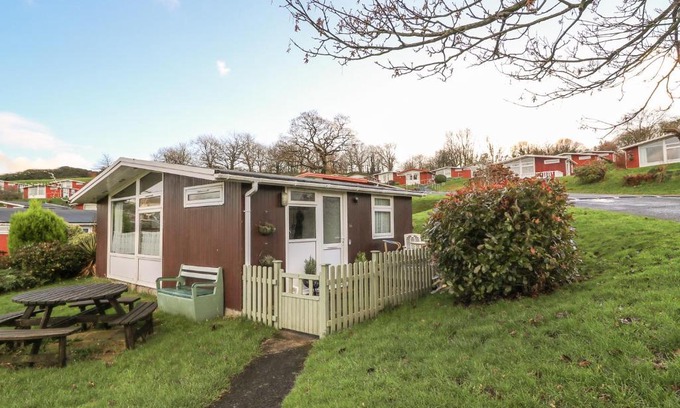 Llanybri House | Willow 80