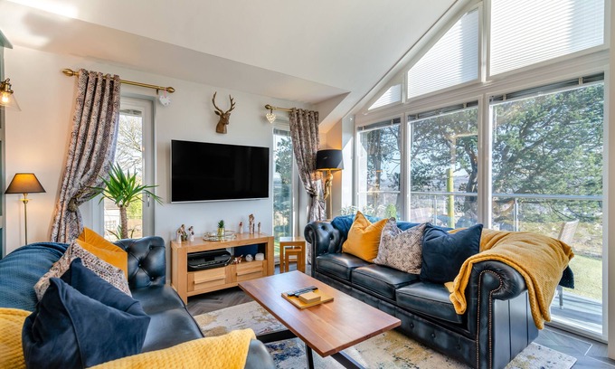Nelson House | Willow Bank Lodge - Two Bedroom House, Sleeps 3
