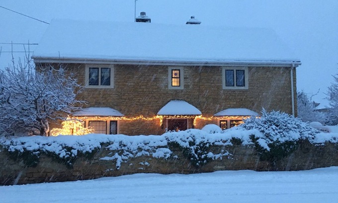 Bourton Cottage | Willow Cottage Newly refurbished Cotswold stone 4 bed cottage