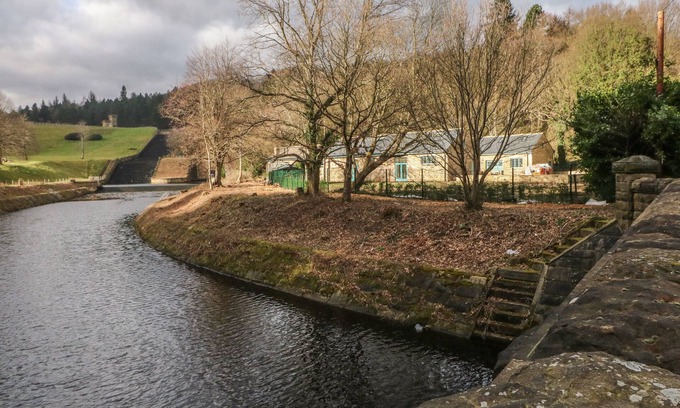 Hoylandswaine Cottage | Willow Cottage