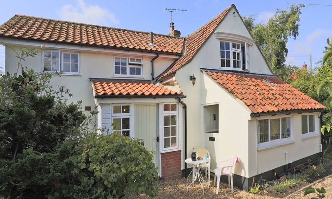 Eastbridge House | Willow Farm - Three Bedroom House, Sleeps 6