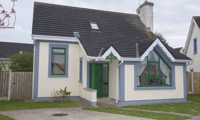 Rosslare Ski Chalet | Willow Grove Holiday Cottage (No.4)