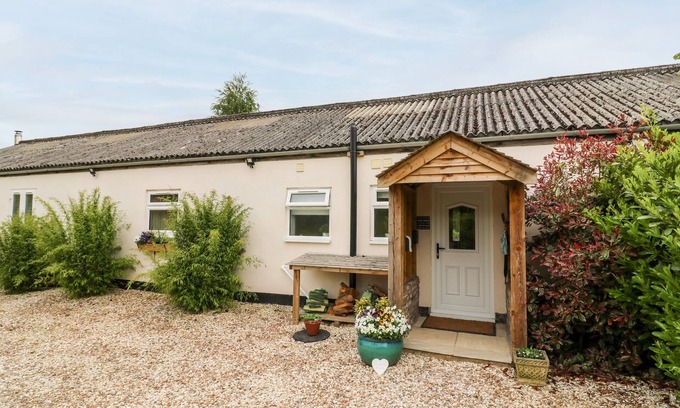 South Cave House | WILLOW LODGE, family friendly, with hot tub in South Cave