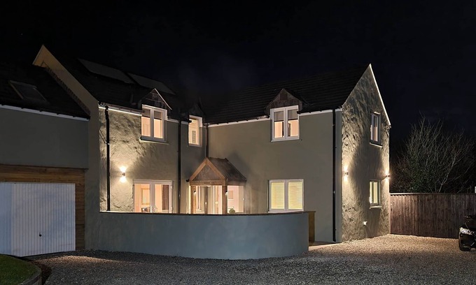 Wolf's Castle House | WILLOW LODGE - Wolfscastle
