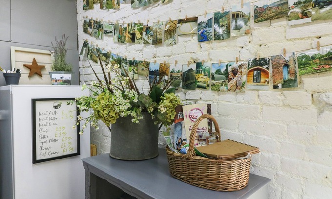 Denstone Cottage | WILLOW, pet friendly, character holiday cottage in Rocester