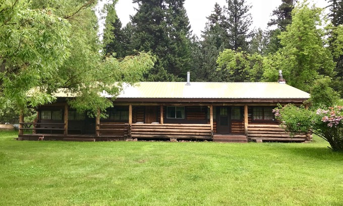 Seeley Lake Cabin | Willow @ Seven Timbers-Log cabin with lake access in beautiful forested setting