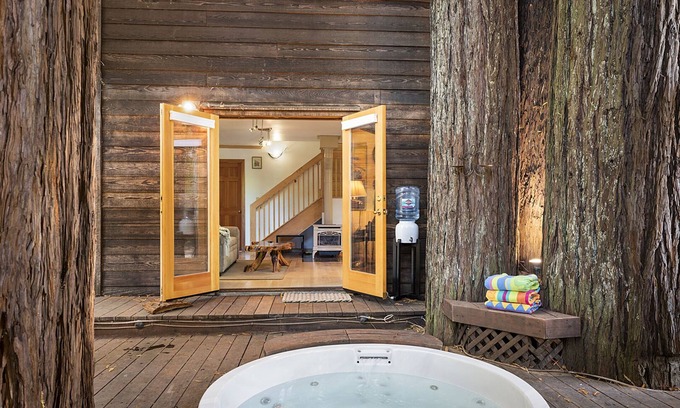 Northwood Cabin | Willowhaven ~ Beautifully Crafted Redwood Home, Spa, Woof!