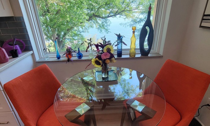 Marquette Condo | Willy- Marquette Lake Front Condo with Lake Access