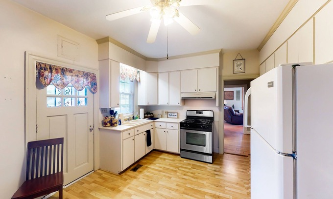 Wilson County House | Wilson Garden of Eden: Southern Getaway with Private Vineyard & Lounge