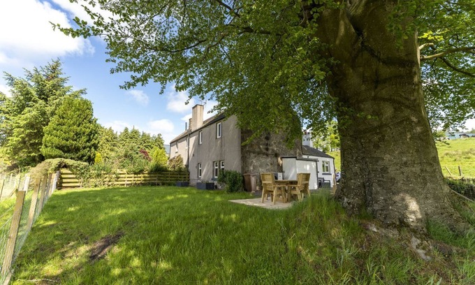 Falkirk Cottage | Wilson's Cottage - sleeps 4 guests in 2 bedrooms
