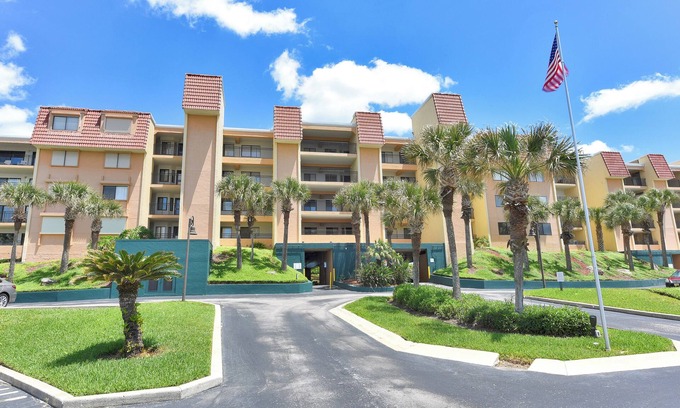 Crescent Beach Condo | Windjammer