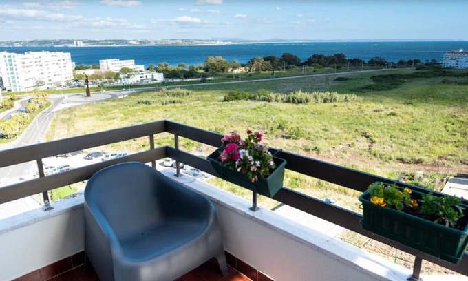 Paco De Arcos Apartment | Window to the Sea Oeiras